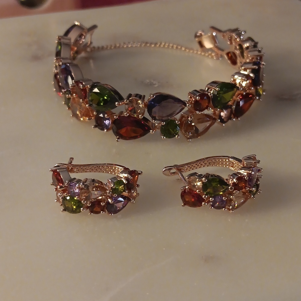 Bracelet necklace Earrings with pendant